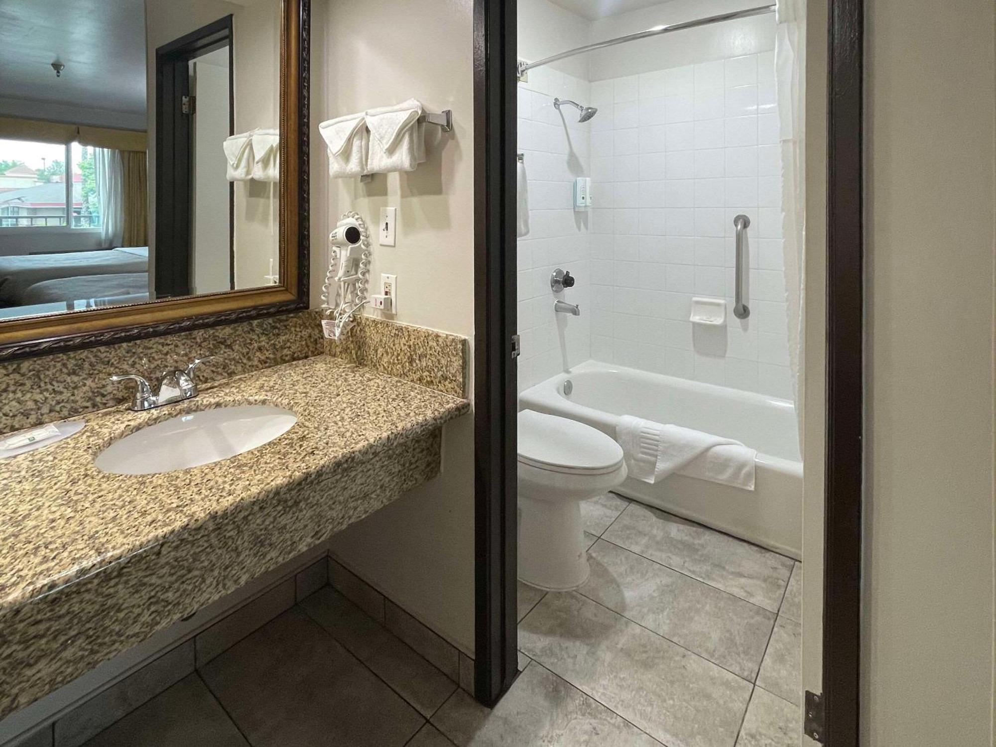 Quality Inn Ontario Airport Convention Center Kültér fotó