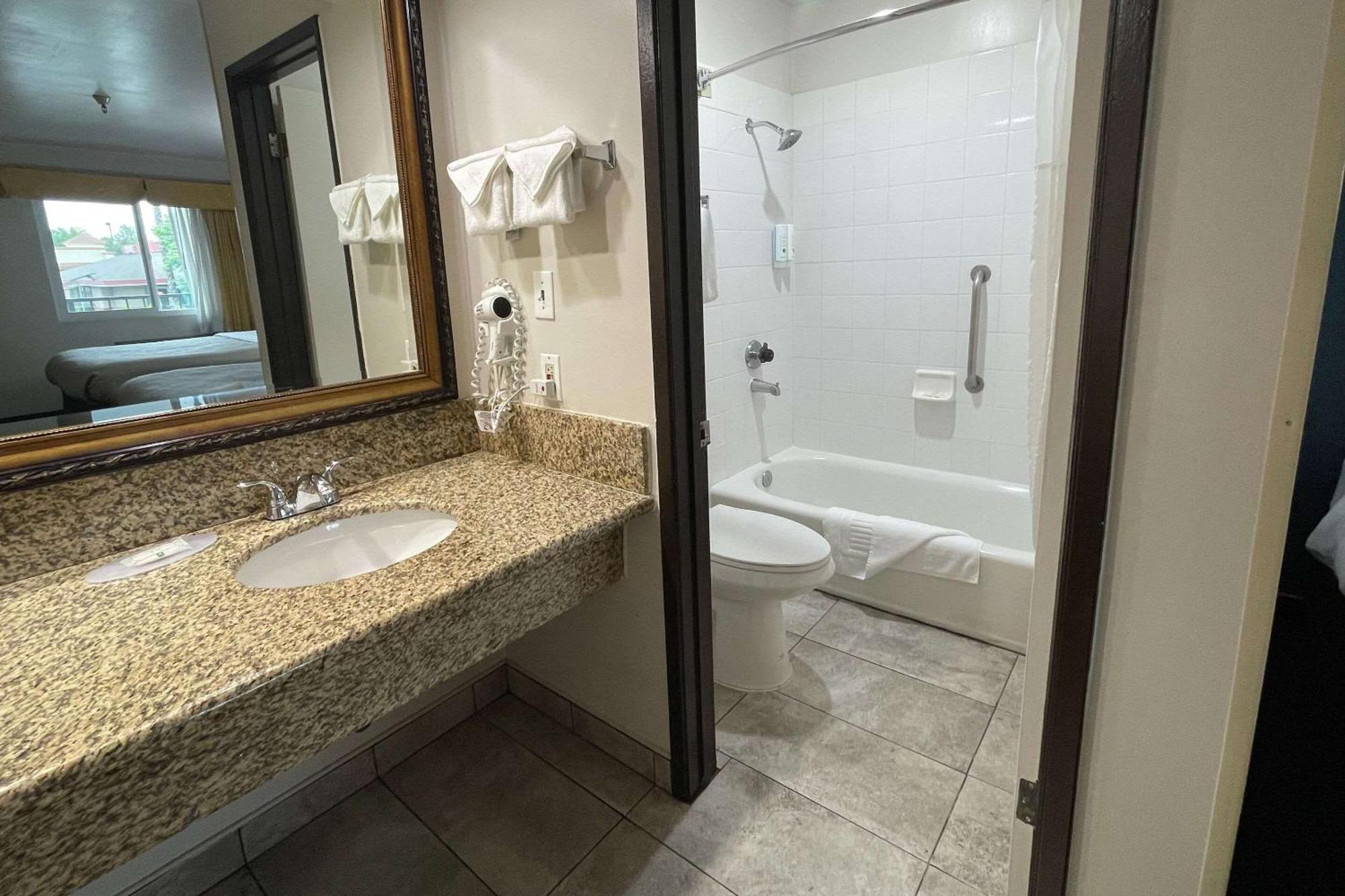 Quality Inn Ontario Airport Convention Center Kültér fotó